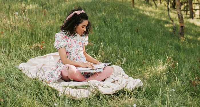 reading-outside.jpg.optimal.jpg
